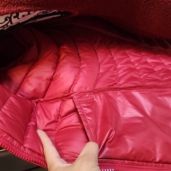 Patatagonia Small Women's Red Puffer Jacket Used Twice - Picture 10 of 10